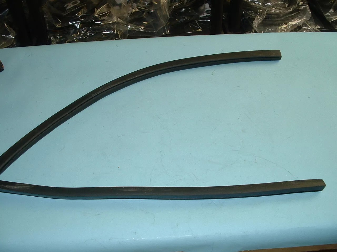 Morris Minor 1000 S2 Rear Lower Quarter Light Seal LH Tourer & 2 Door